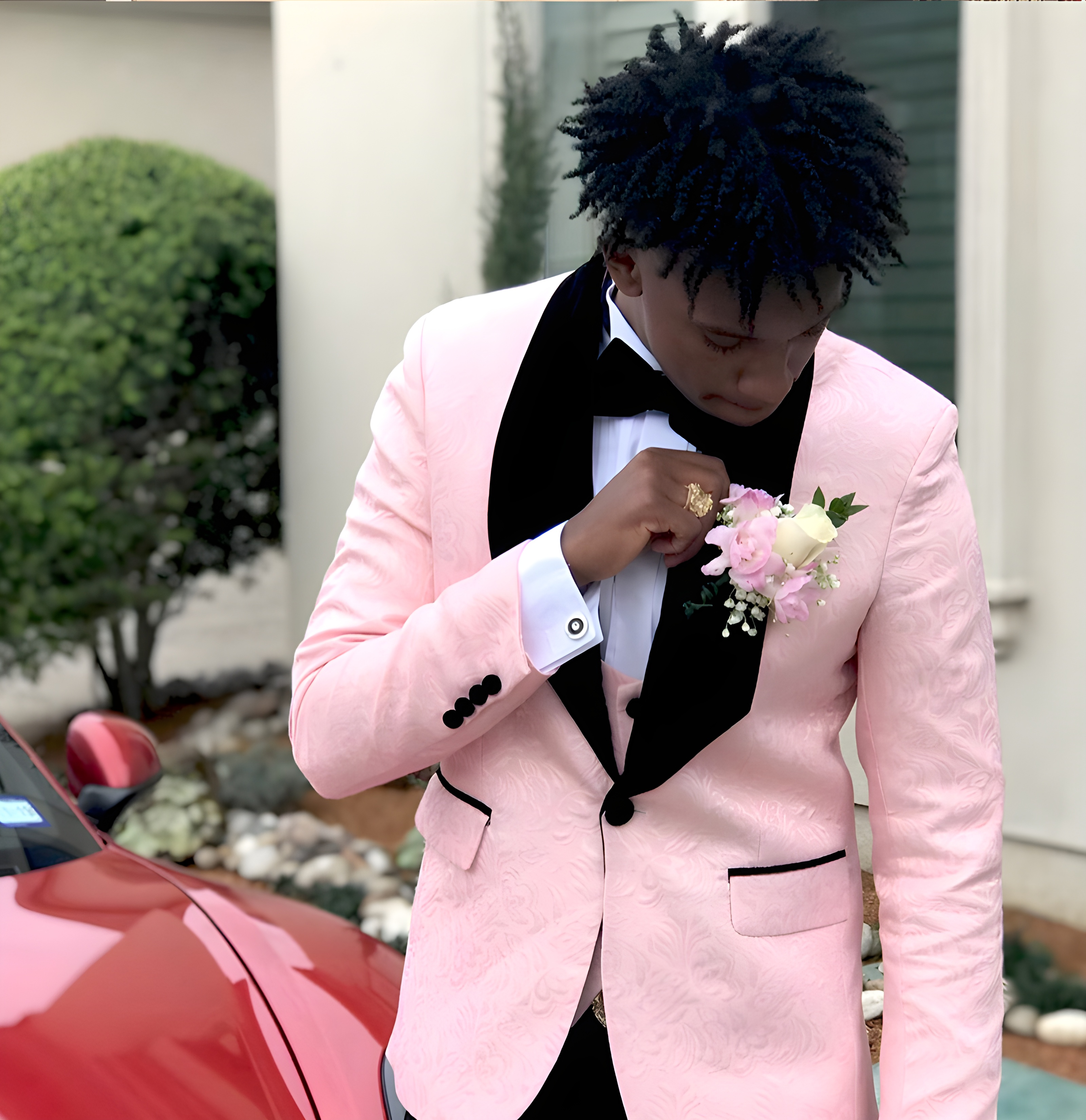 Mens-Pink-Wedding-Suits-Groom-Tuxedo-from-Gentlemansguru.com